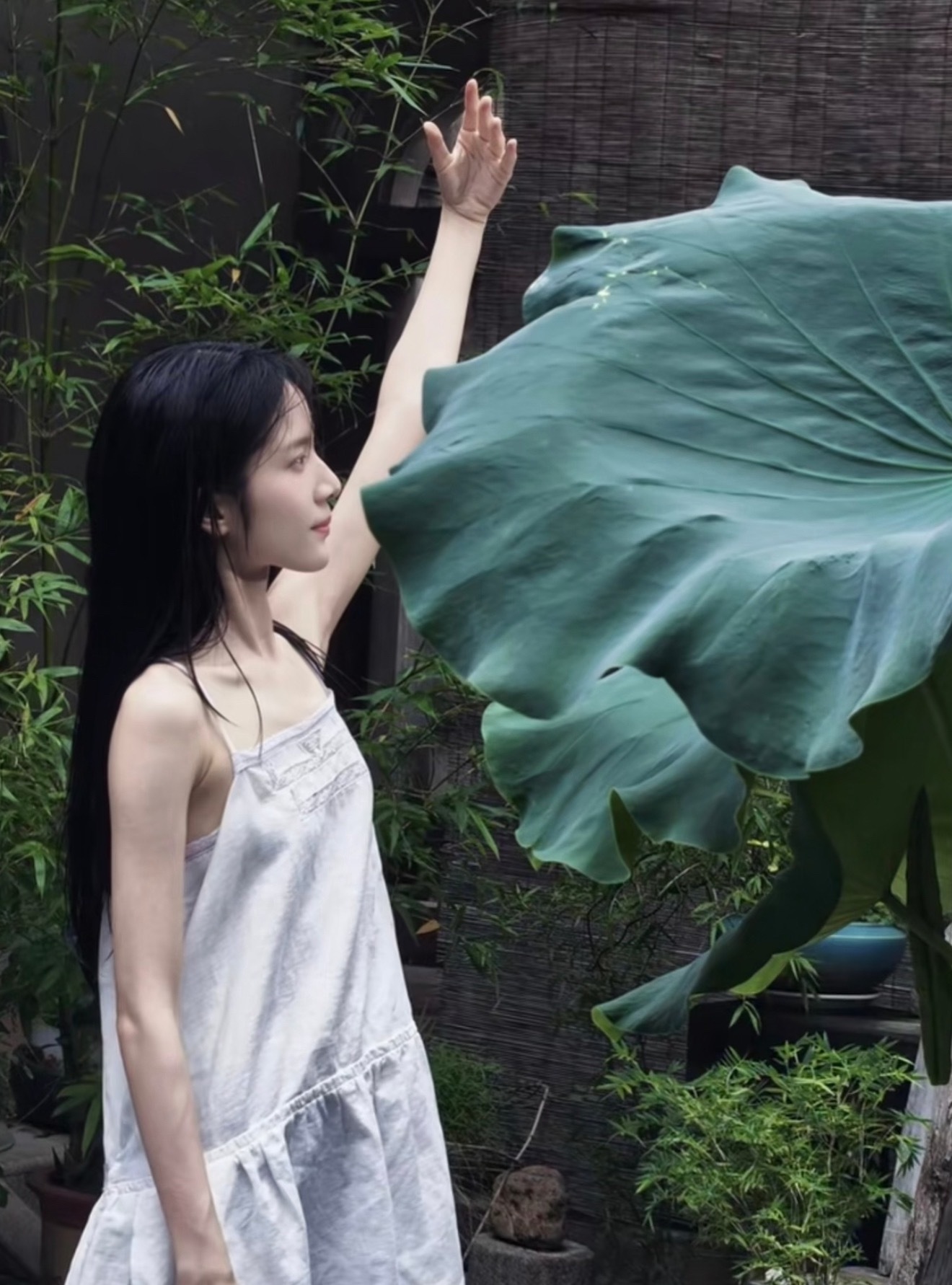 李思潼首封芭莎电影预告，第一个商务居然是舒化奶…挺好的，刚毕业就进入了高薪行业