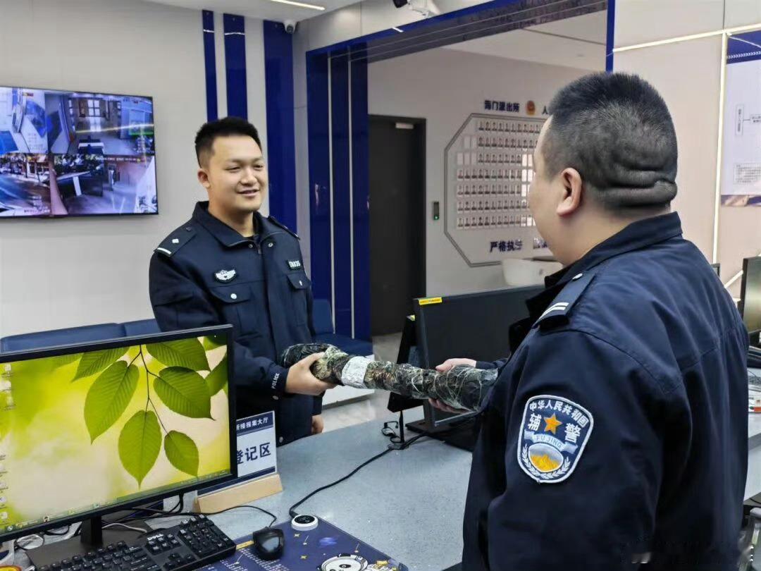 奇怪的包裹里藏着台州警民的双向奔赴台州椒江民警深挖细查，打掉跨多地作案的拉车门盗