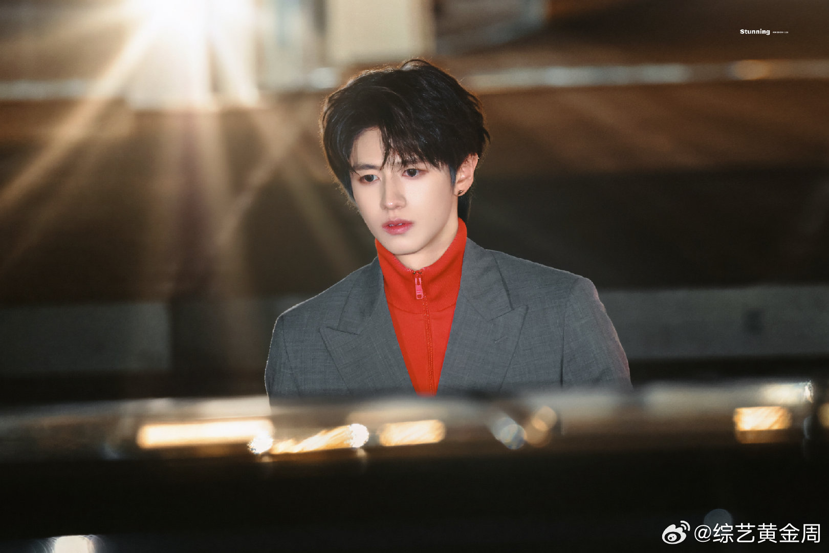 朱志鑫 不会撒娇但会耳朵红 谁懂这种萌点！朱志鑫念叨“撒娇好难”，耳朵却红得像要