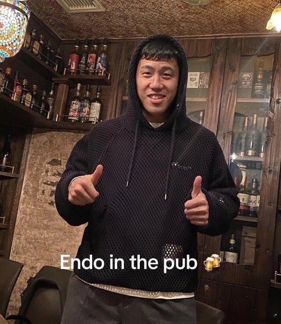 远藤去酒吧看球了 