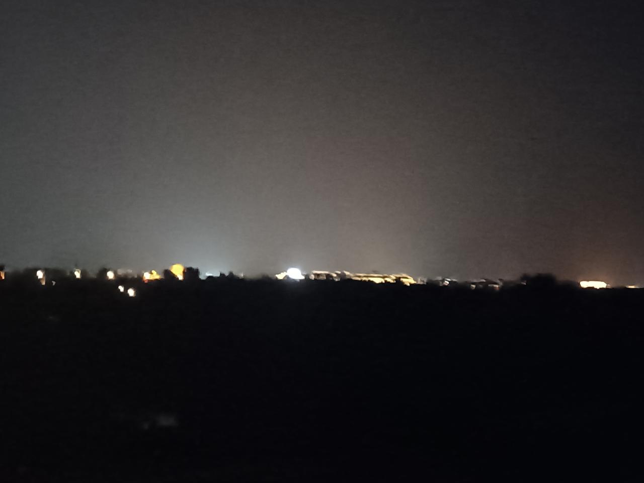 夏日夜色古城。