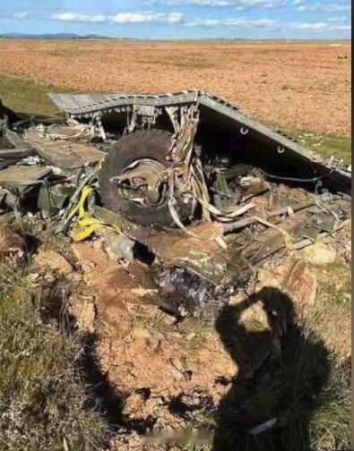 西班牙空投演习失误致战术车摔毁【西班牙空投演习出大糗：60万欧元战术车300米高