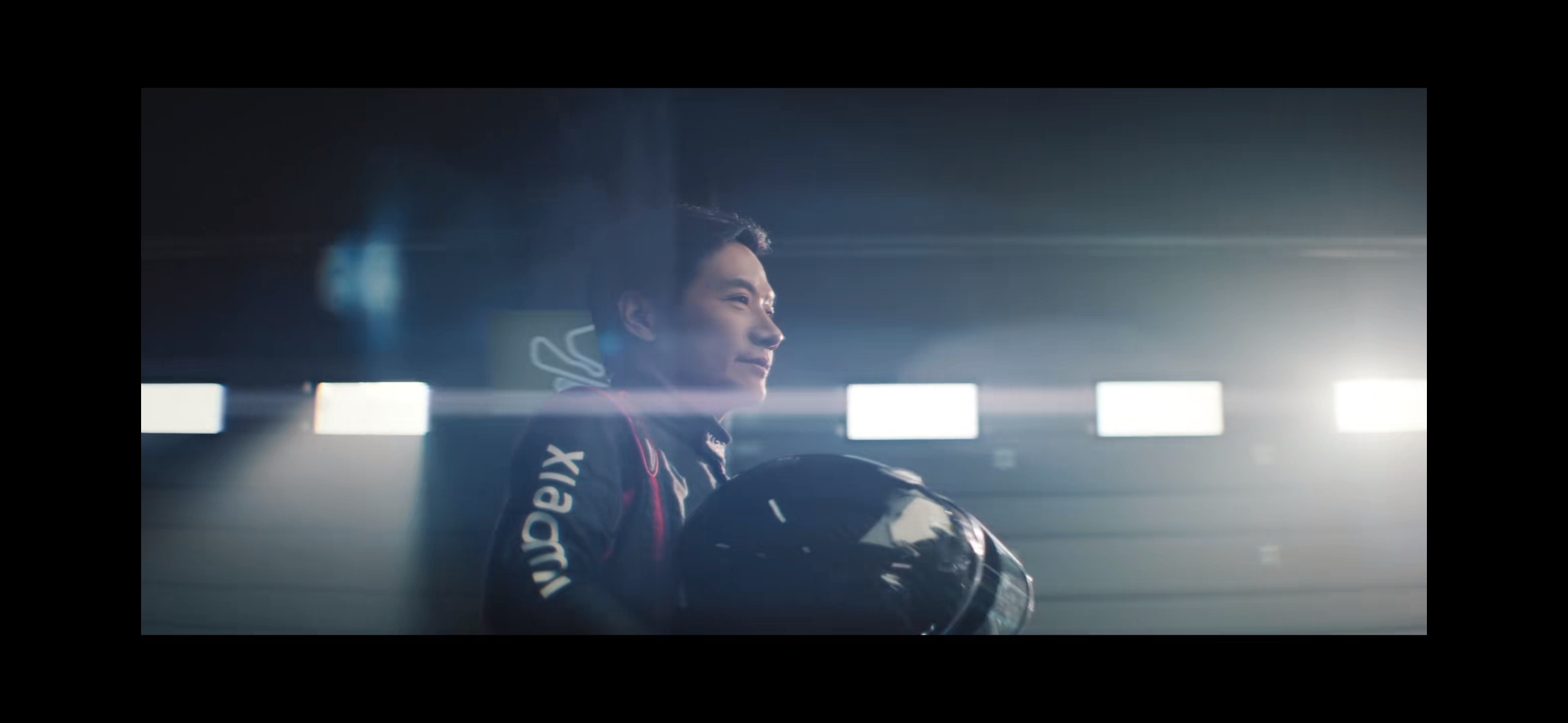 雷总这漂移视频太帅了，这边建议用新SU7再来一遍