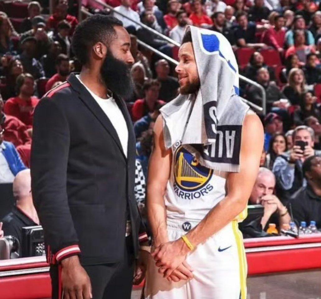 在过去的5场比赛中，哈登场均轰下38.4分7篮板7.8助攻，投篮命中率47.4%