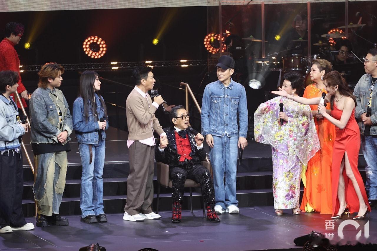 胡枫九十五岁开演唱会，吉尼斯纪录照拿，华仔、歌神、Eason、莫文蔚全来——不是