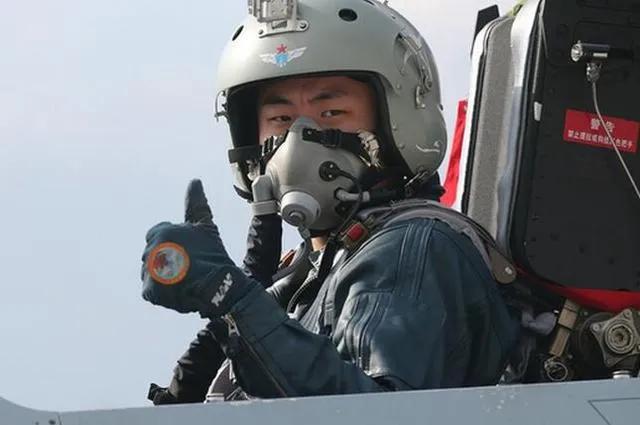 台湾中时发文写道：“民进党的对抗性两岸策略，本质上极端仰赖美国的超强军力吓阻大陆