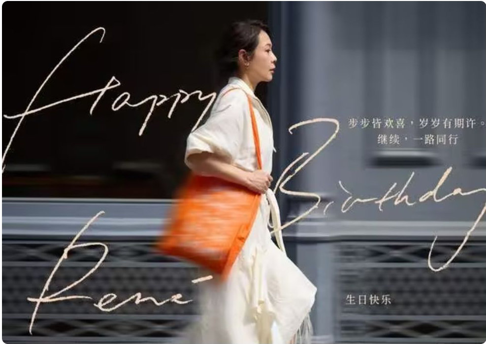 刘若英与老公儿子庆57岁生日，戴老花镜许愿，获儿子亲吻一脸幸福