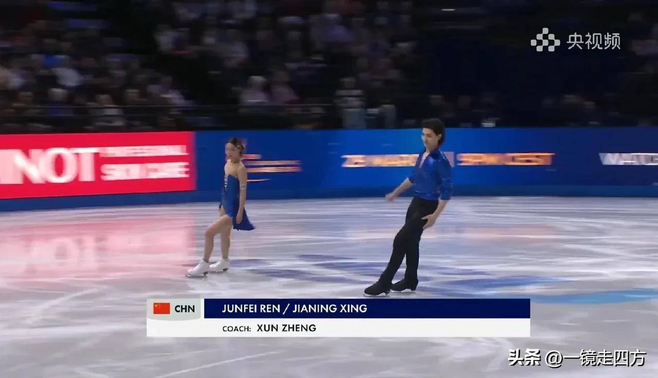 在捷克首都布拉格举行的花样滑冰世锦赛刚刚结束最后一个单项冰舞的首轮韵律舞比拼，中