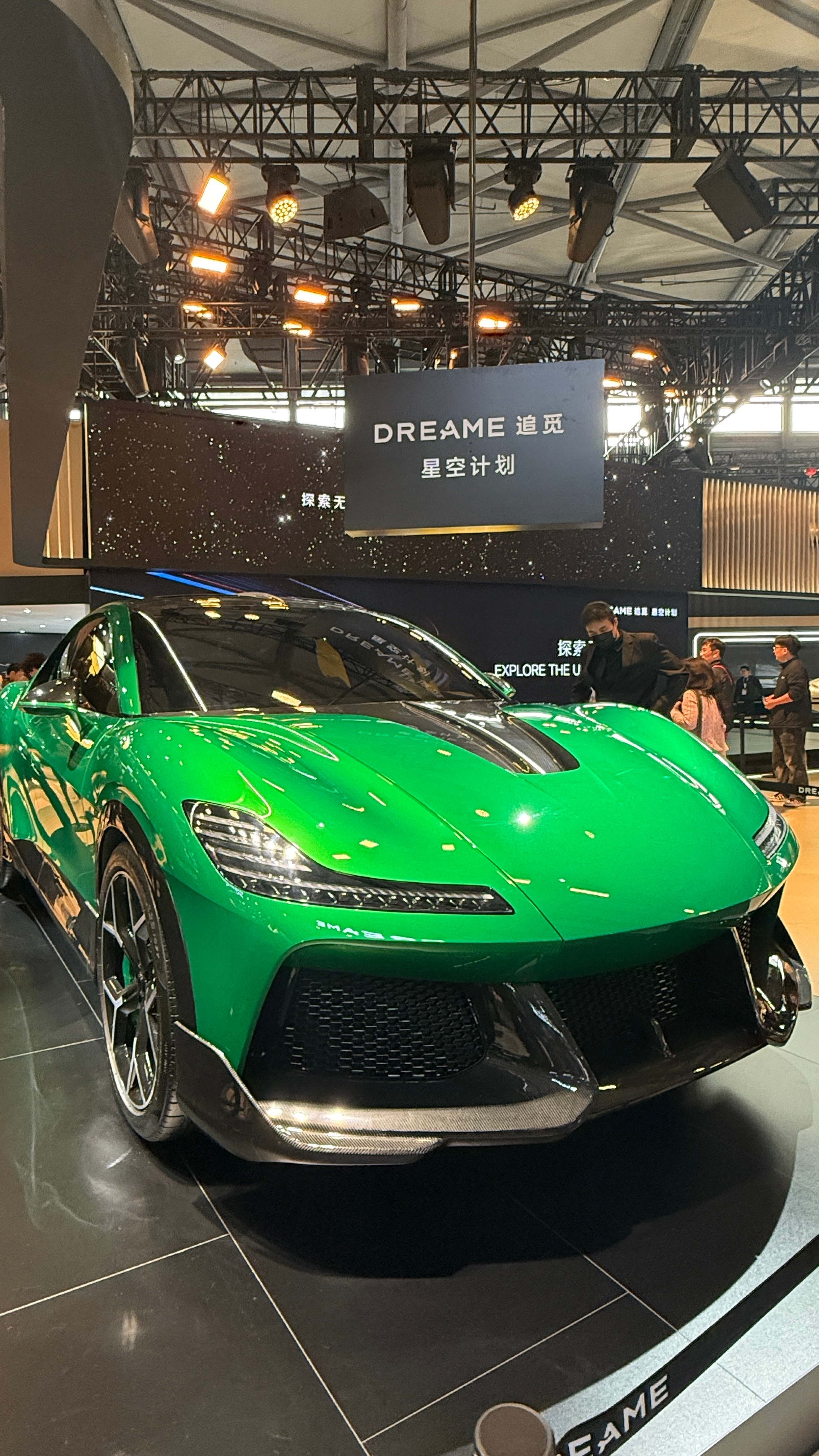 追觅直接包揽整馆，可以说彻底跳出清洁电器标签，上演全场景科技狂欢。四款超跑与SU