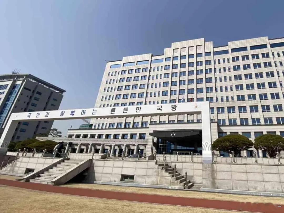 韩国政坛迎来关键动向，国防部长安圭伯公开表态，韩国已全面做好准备，即将加速从美国