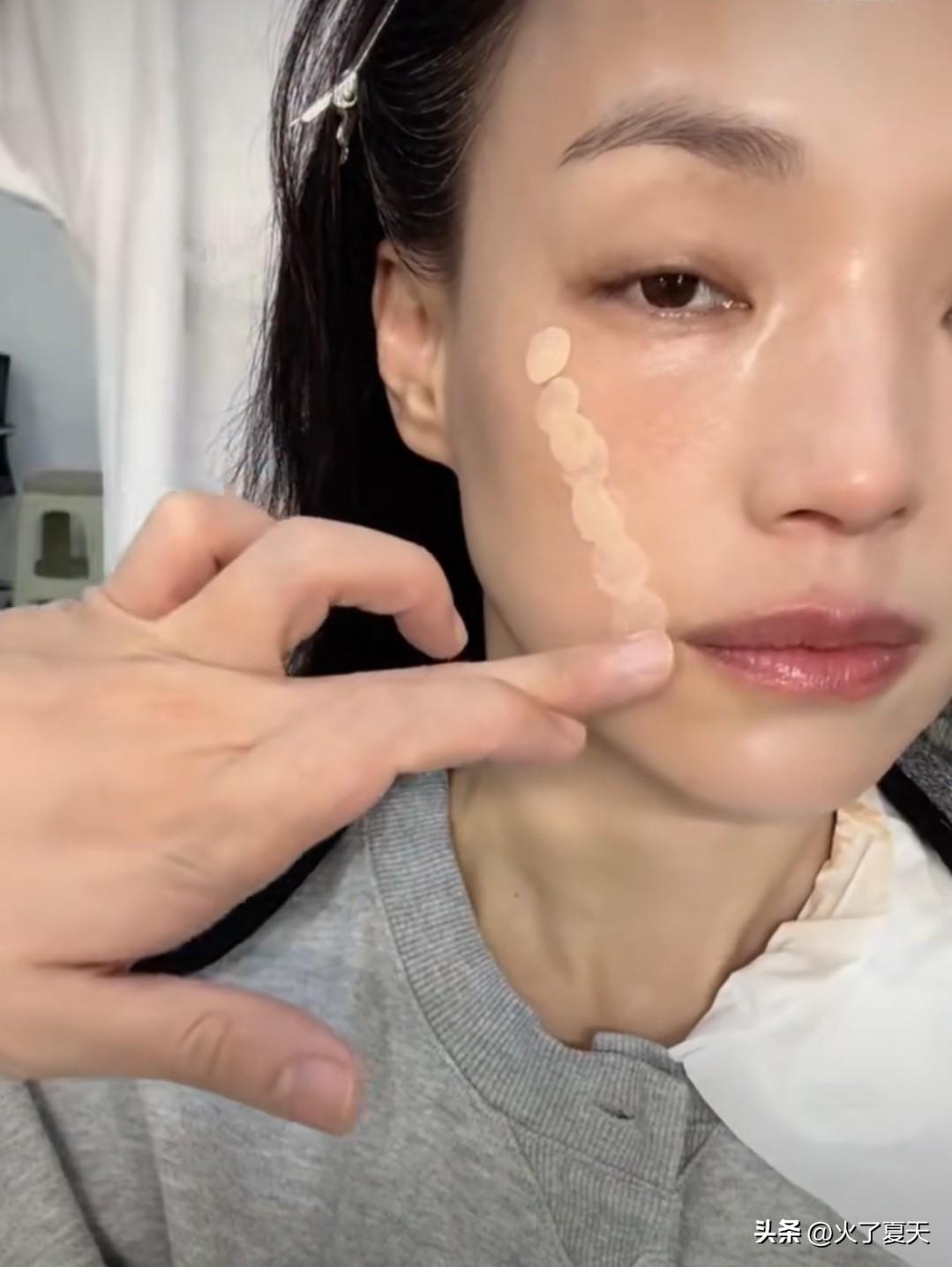 都说给明星化妆很暴利，一次收费七八万甚至十几万。
