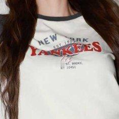angelababy angelababy 你和快乐一样值得我去奔赴，因为有特别