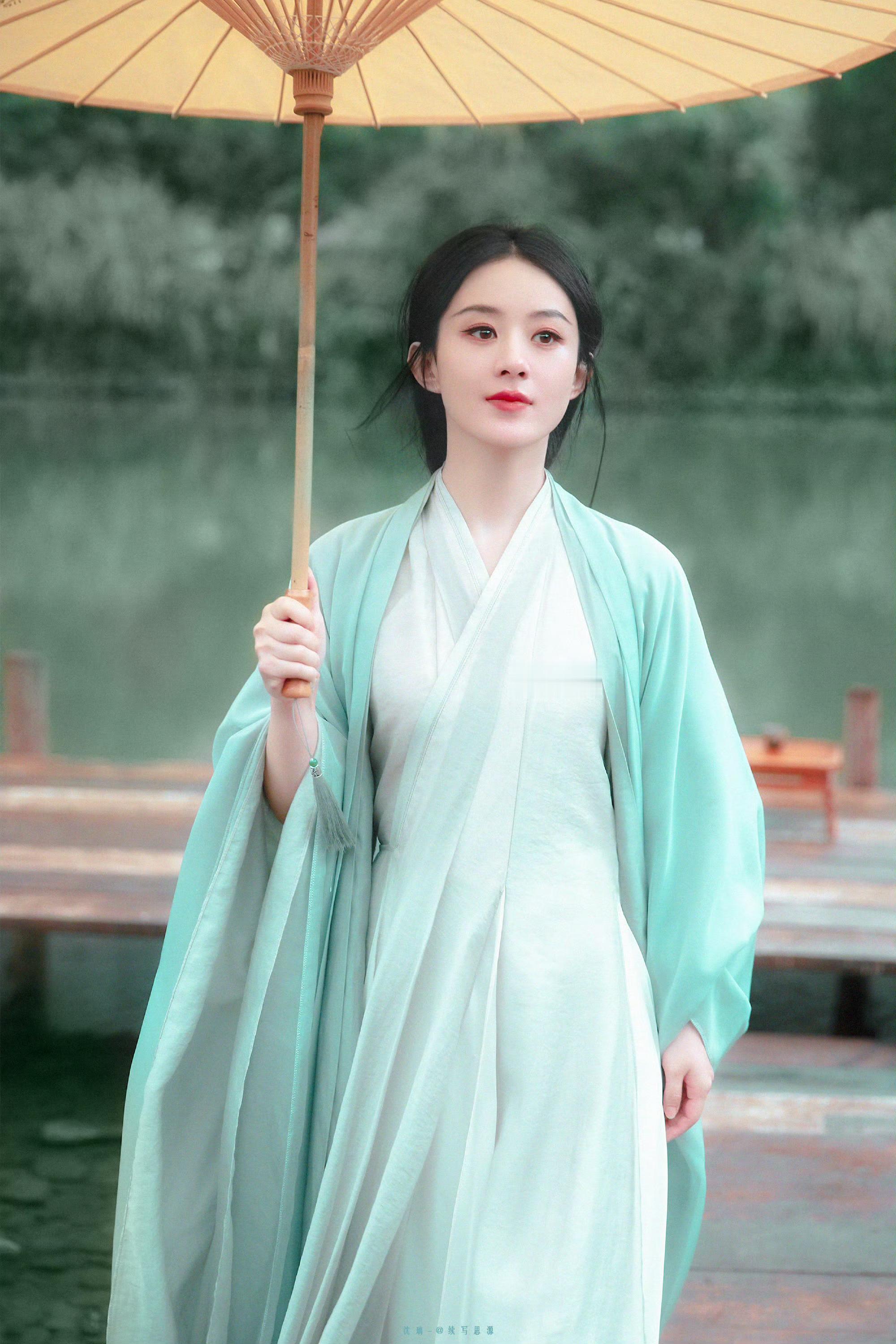 赵丽颖 zly赵丽颖李秋萍 zly赵丽颖小城大事当暮色浸透原野，你是唯一让云朵甘