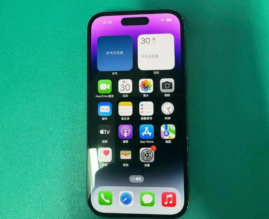 iPhone14机主是灵动岛岛主这个明显是错的，因为iPhone14还是刘海屏，