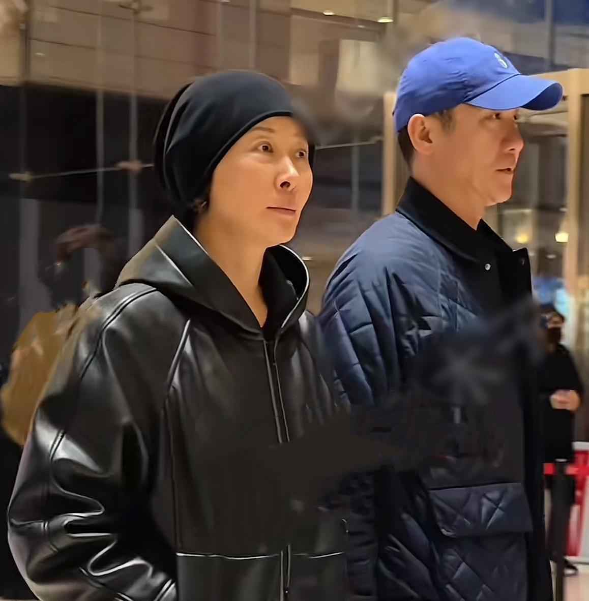 恋爱长跑15年始终不领证，柯蓝与黄志忠的感情太让人唏嘘。

近日两人同框看话剧，