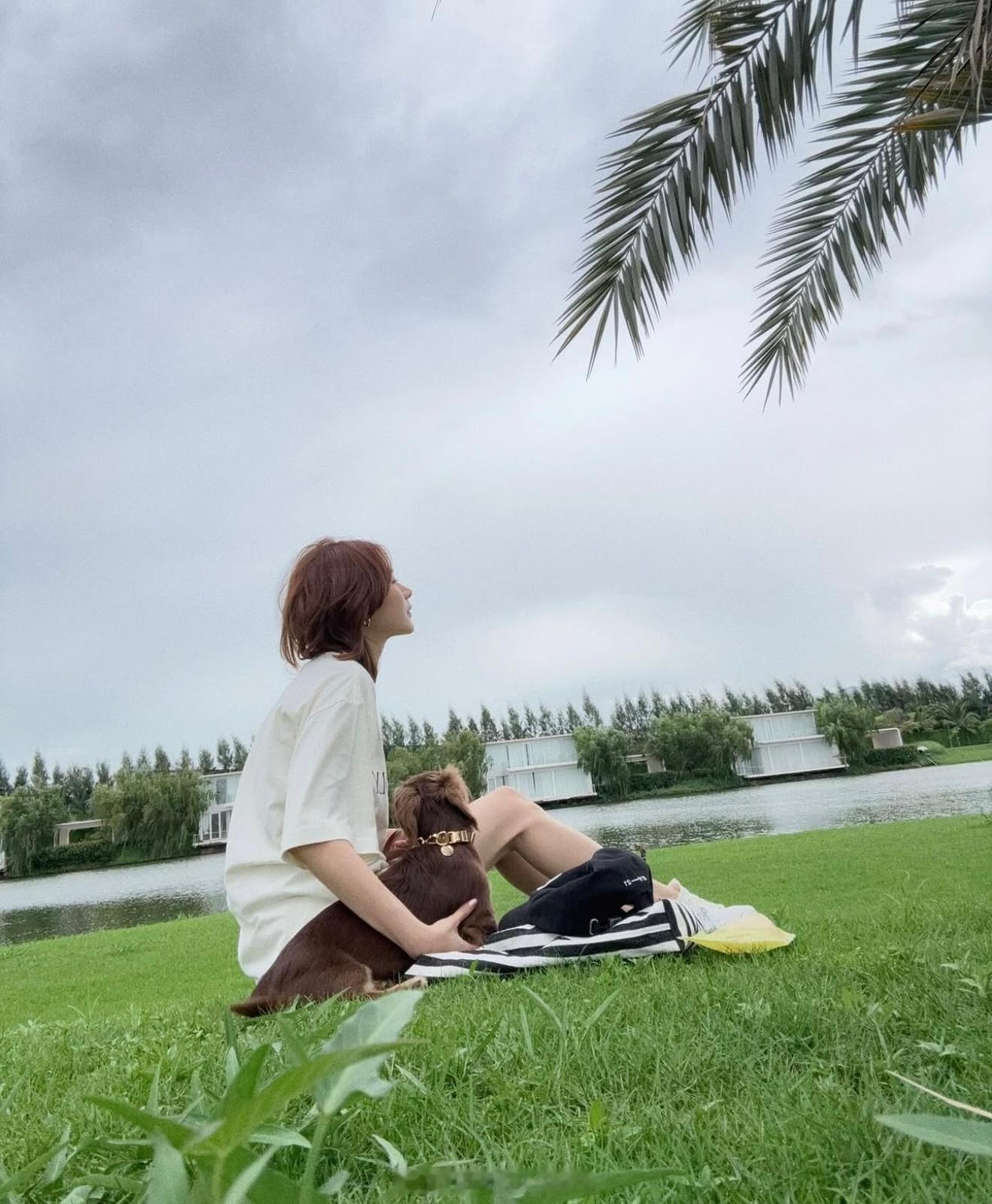 baifern吕爱惠 baifern 平采纳带着狗宝宝周末郊游可太幸福了吧 ​​