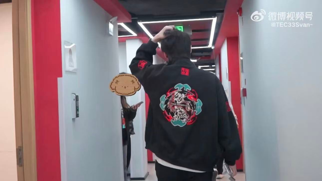 33新一周赛场vlog上线，训练之余献唱名场面，被歌声硬控的快乐谁懂 被33天籁