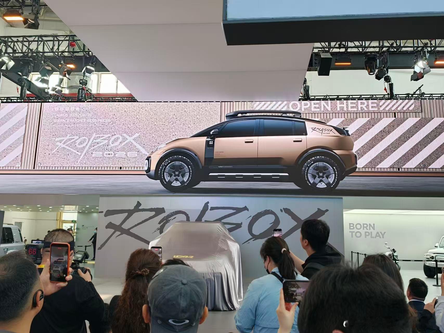 胖哥汽车频道2026北京车展iCAR北京车展发布概念车ROBOX 这硬派越野风格