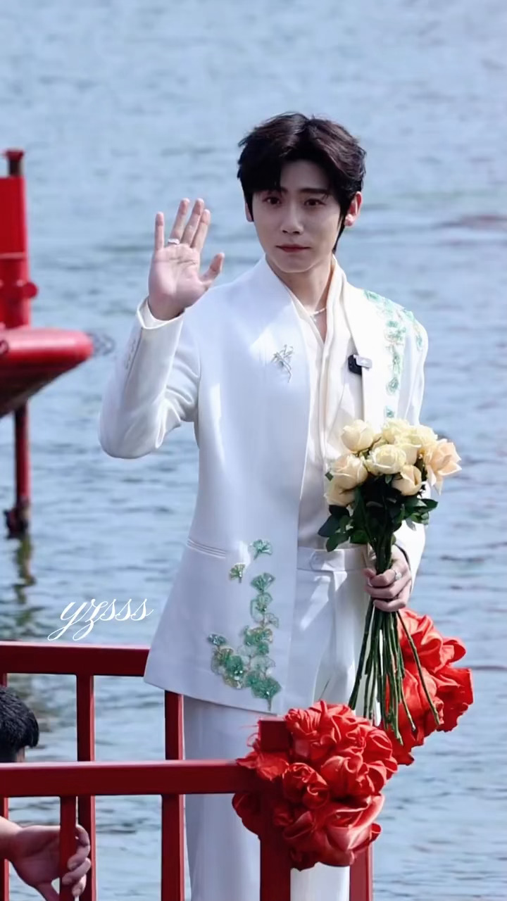 李卿今日线下活动丨山长就这样全方位饭撒