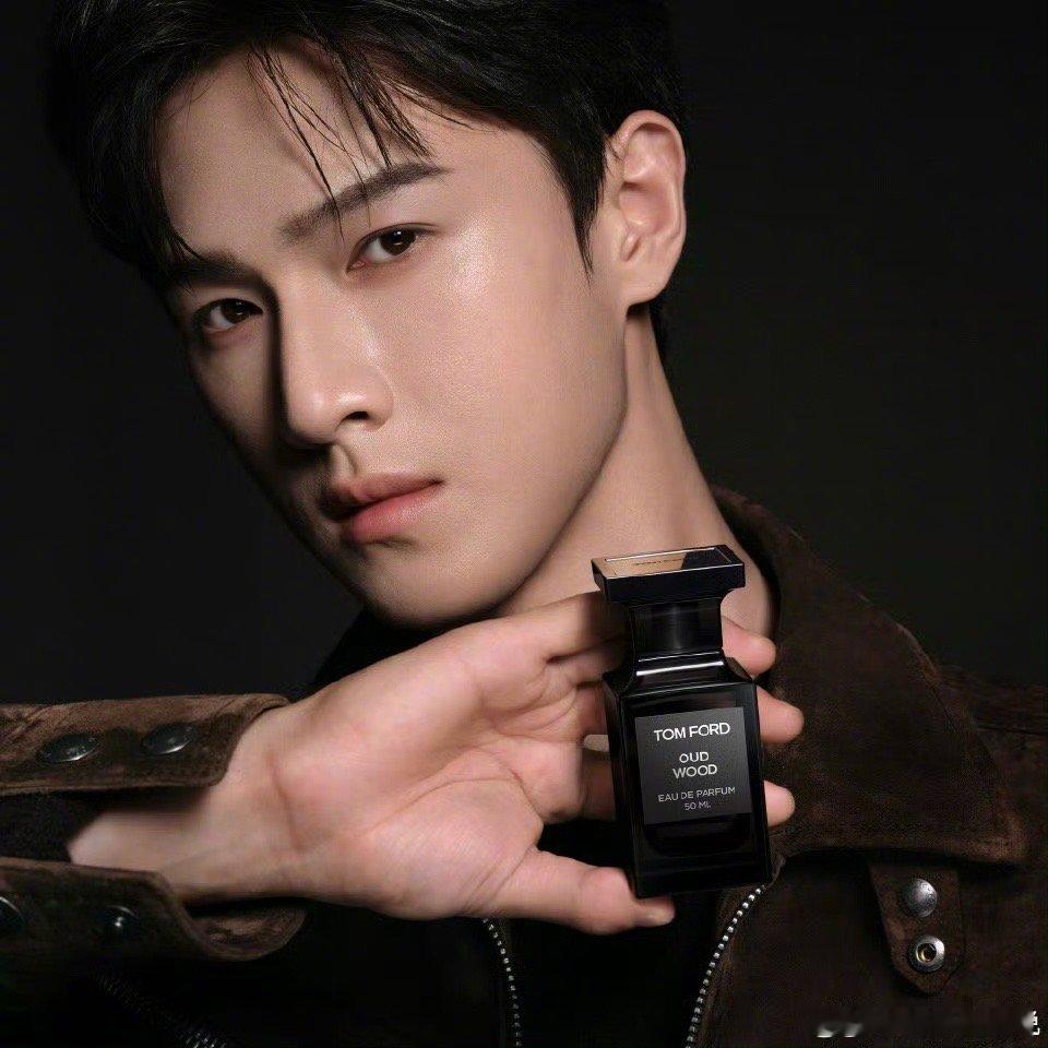 这是谁家的哥哥这么帅！｜李昀锐[送花花][么么哒] ​​​