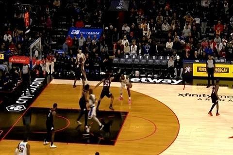 35岁老将狂砍29+7+6，教练却拍肩笑骂："今天又偷懒了？
"  
上一场生死