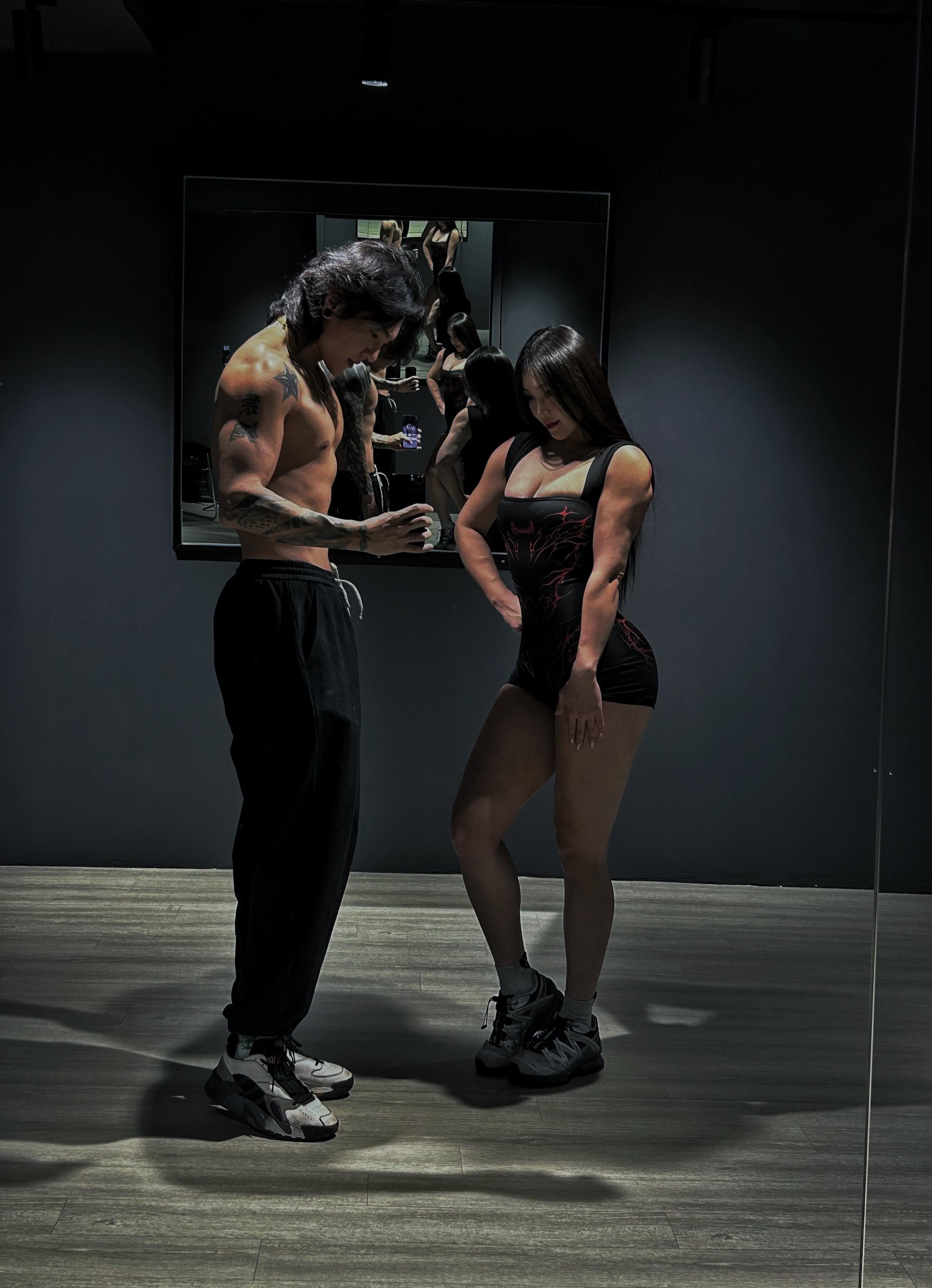 暗黑系。    精神氮泵