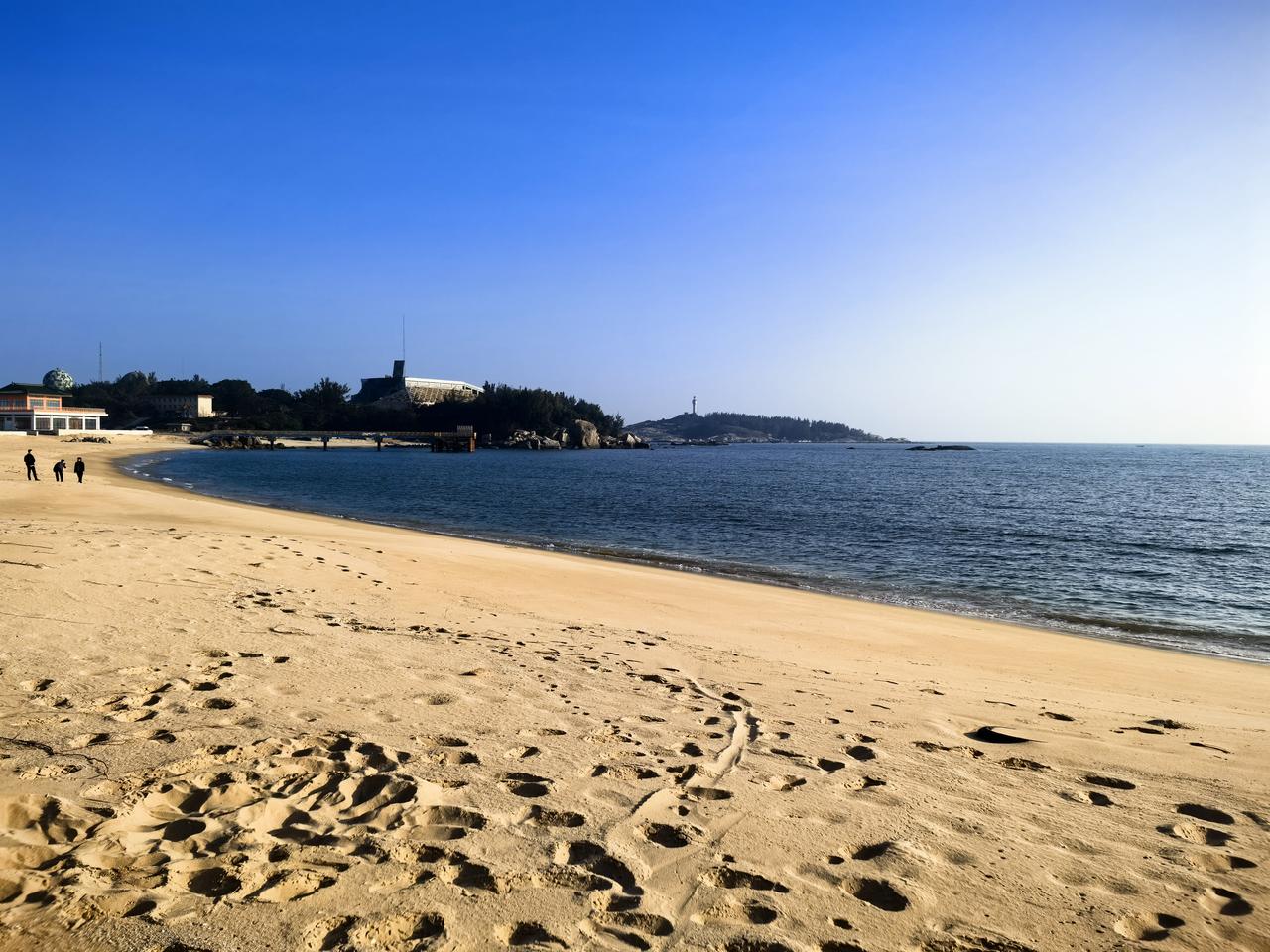 2020年至2024年，深圳医药和医疗器械产值从1280亿元增至1576亿元，年