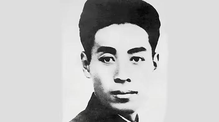 1928年，白色恐怖笼罩国内，周恩来远赴莫斯科开会。轮船刚靠岸就被日本警察截住，