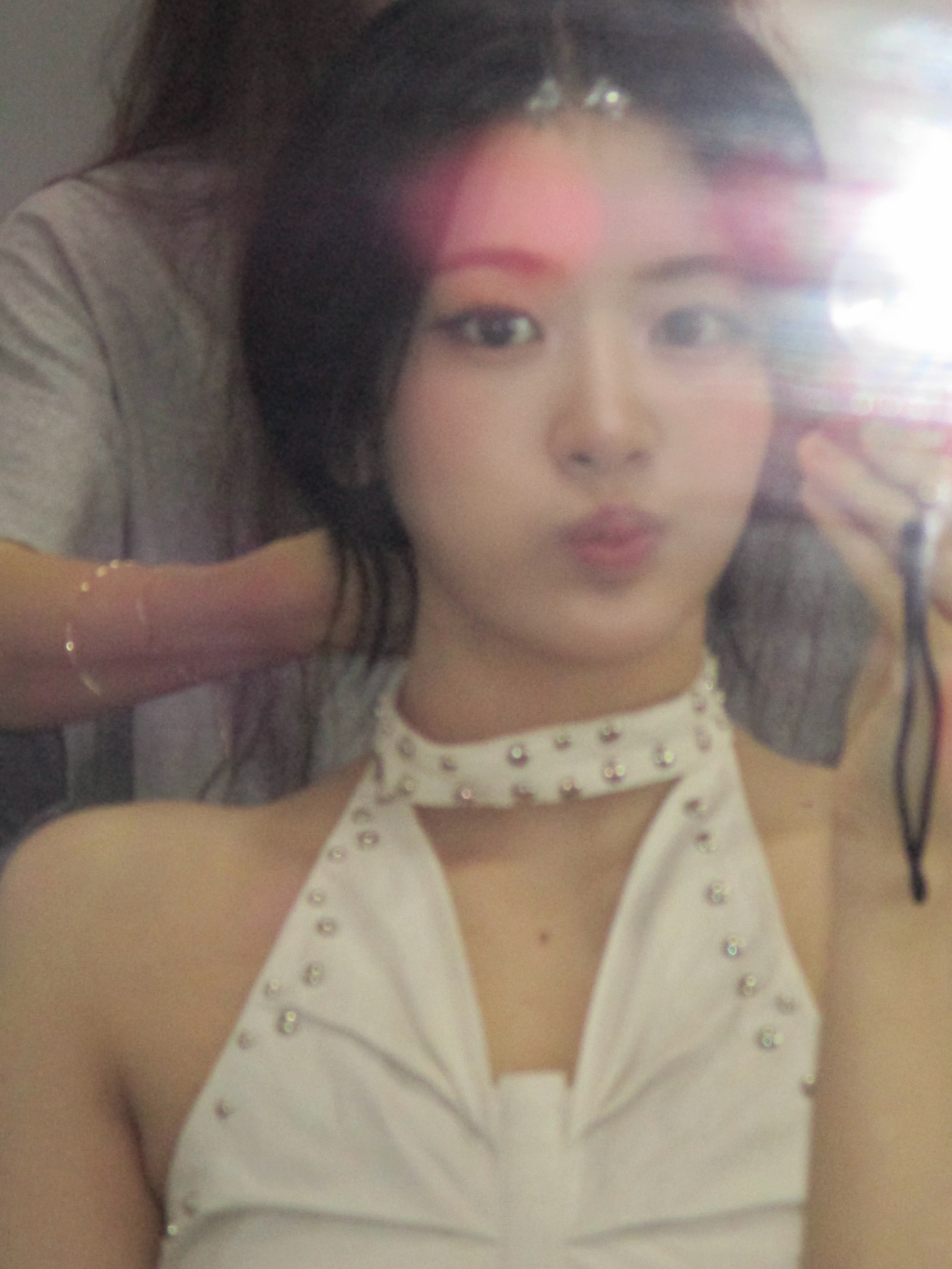 260822 _yujin_an 宥真尼更新p1：买了新的数码相机p3：悄悄炫耀