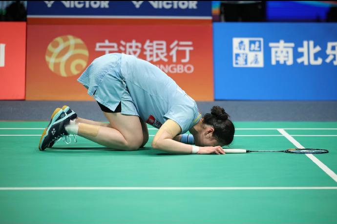 高昉洁发长文告别赛场高昉洁已经是自己的冠军 “最后一拍球落地，我跪下来，吻了那片