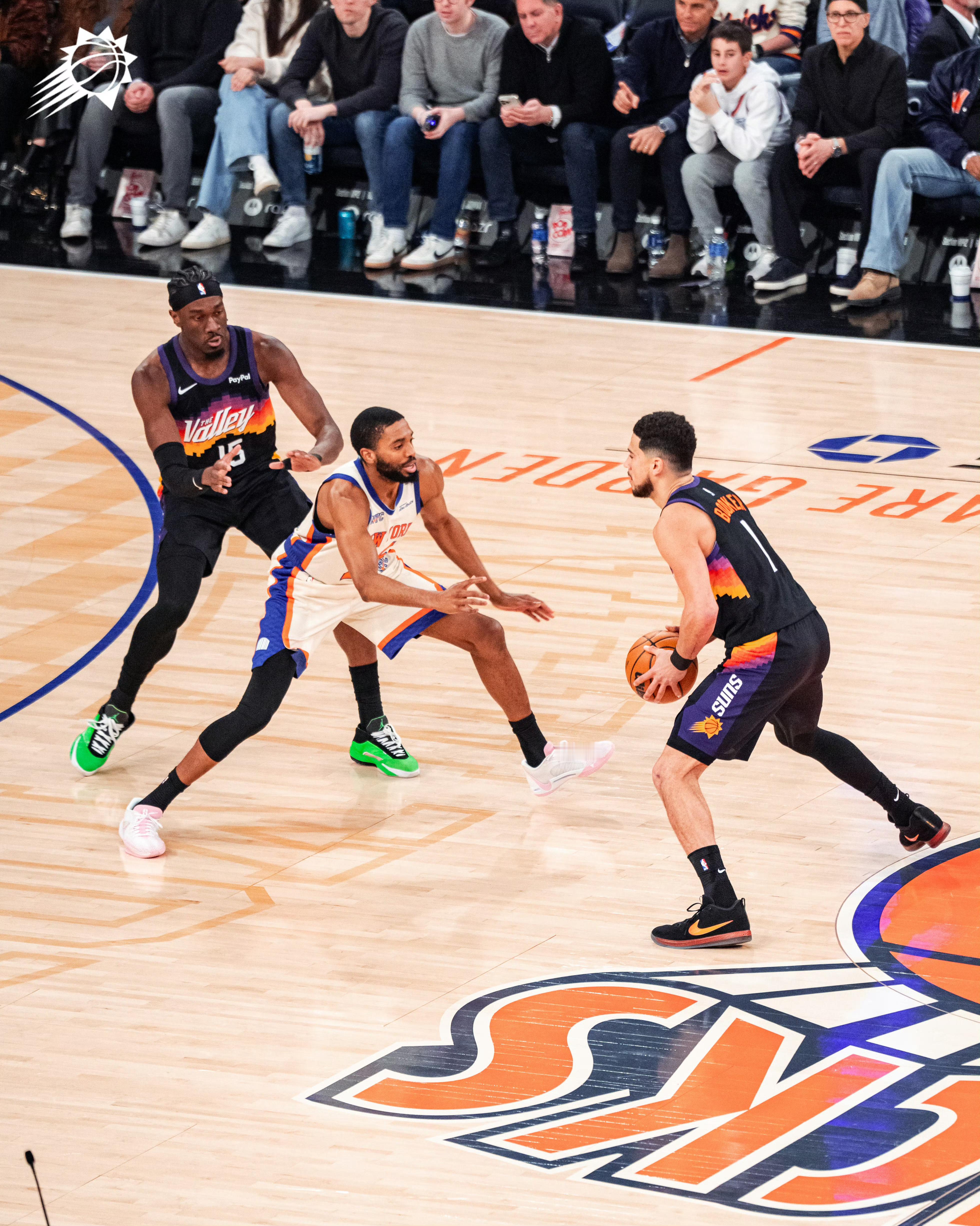 半场战罢55-56  落后一分。下半场得好好在后场篮板保护方面做足功夫啊。太阳v