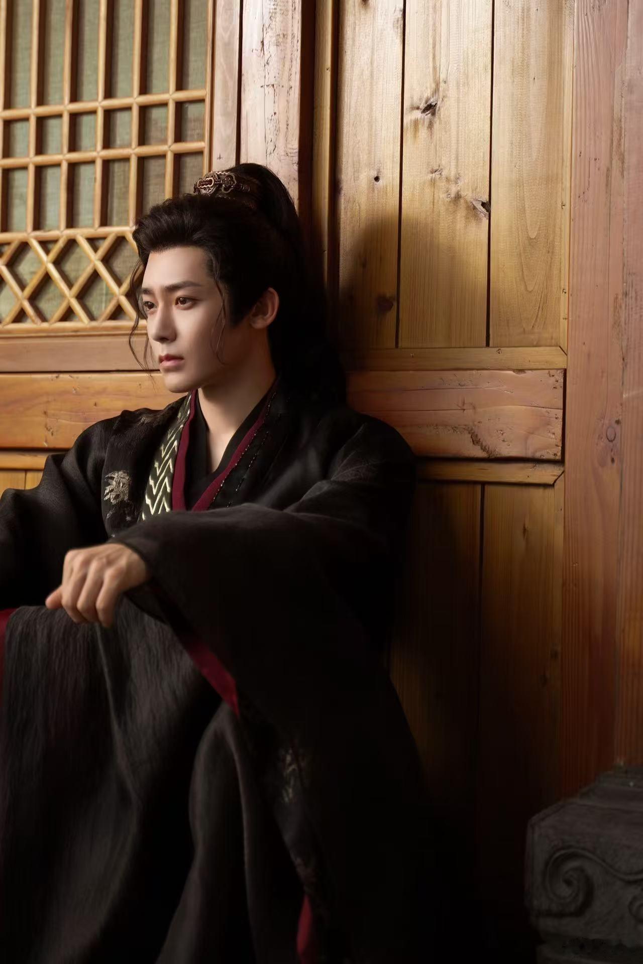 侯明昊 意气风发的少年将军 看多了沉闷厚重的将军形象，侯明昊这款鲜活少年感太难得