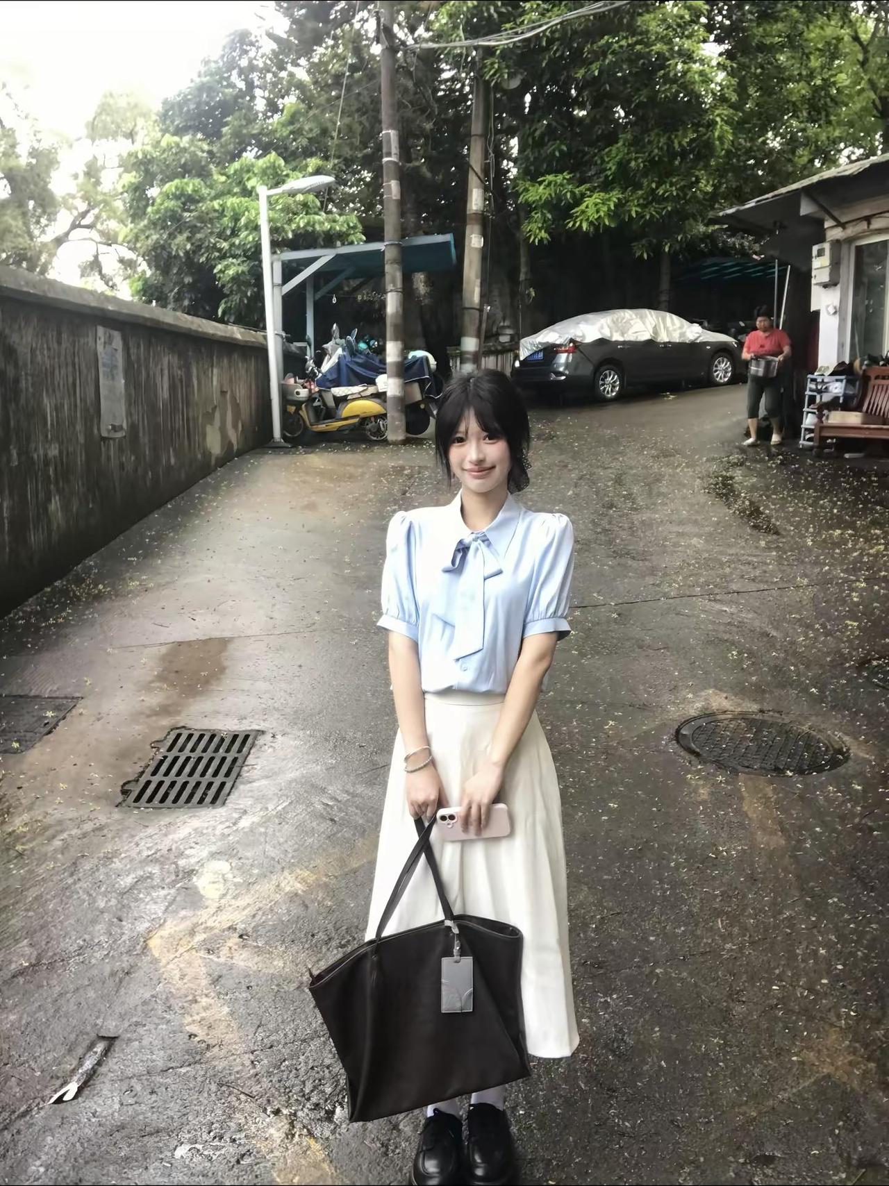 人生中唯一值得我回头的 就是回头看看我一个人走了多远 衬衫穿搭 伯德小姐 韩系穿