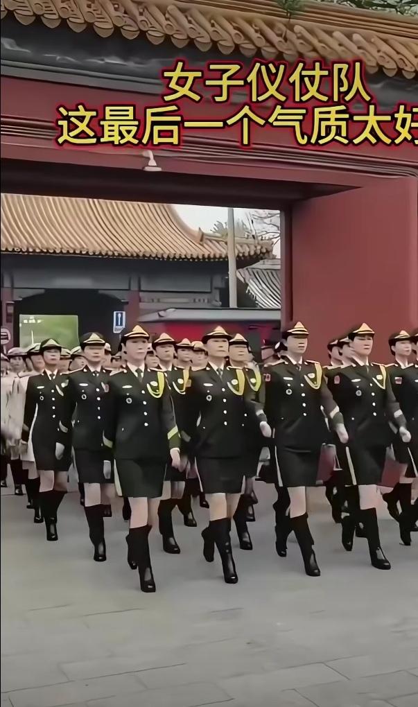 在天安门后午门前，看到了中国人民解放军女子仪仗队。令人震撼…
英姿仪仗队 中国仪