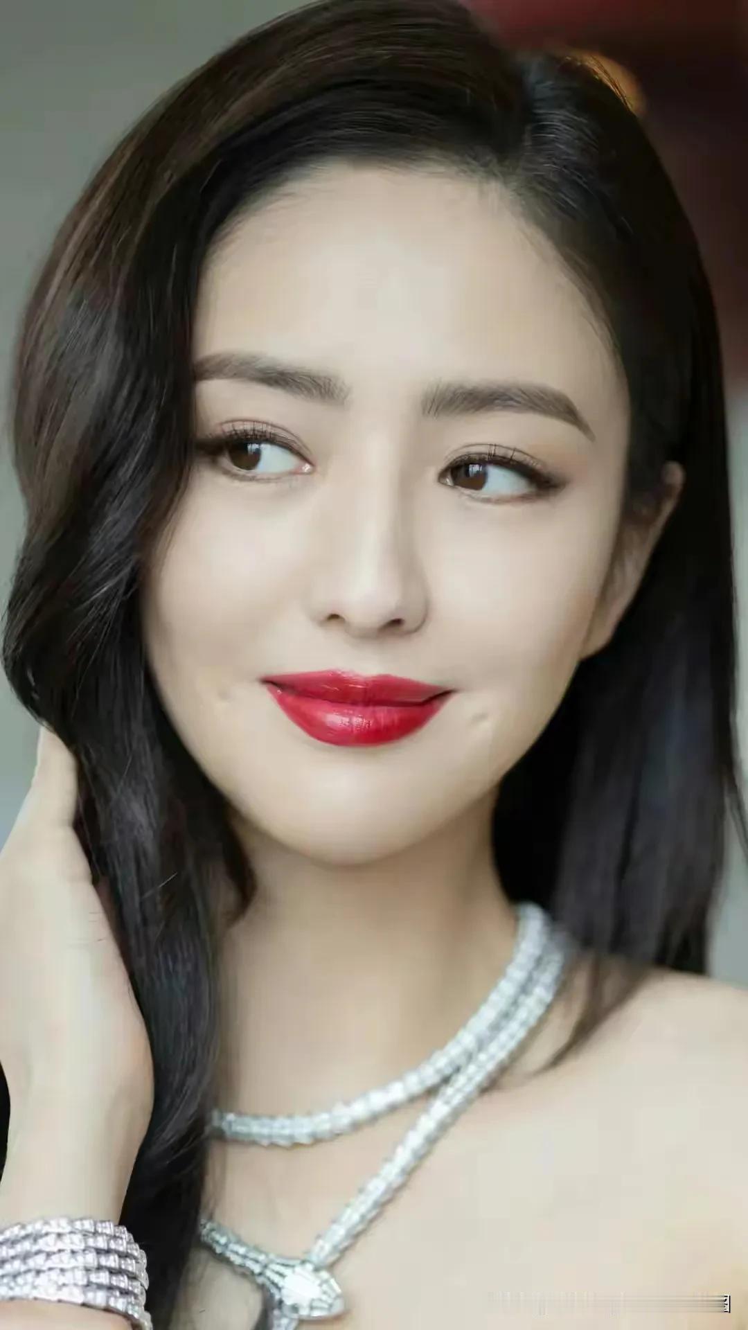 佟丽娅关晓彤美女气质好