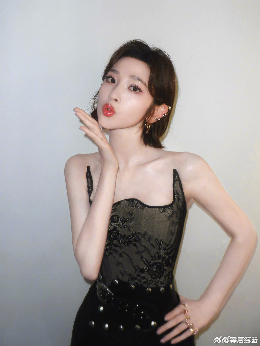 唐艺昕唐艺昕真超长待机奖湘玉兰浪姐超长待机给唐艺昕，不肯放过任何细节，手写笔记记