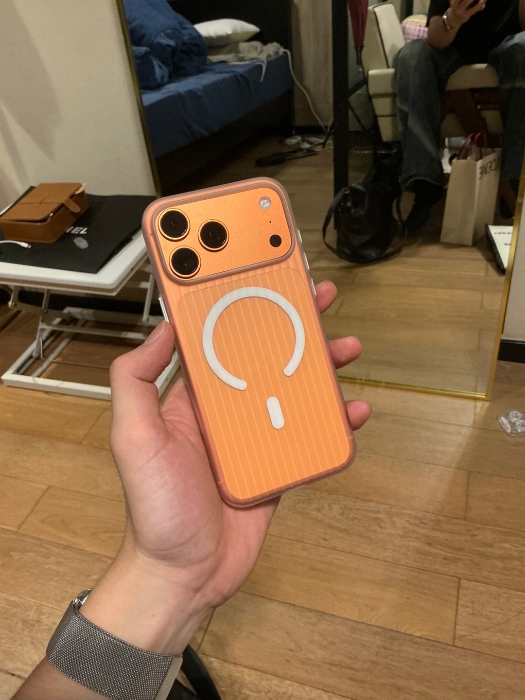 爱马仕橙引爆苹果在华销量是橙色？还是因为iPhone17Pro外观变了引发的呢？