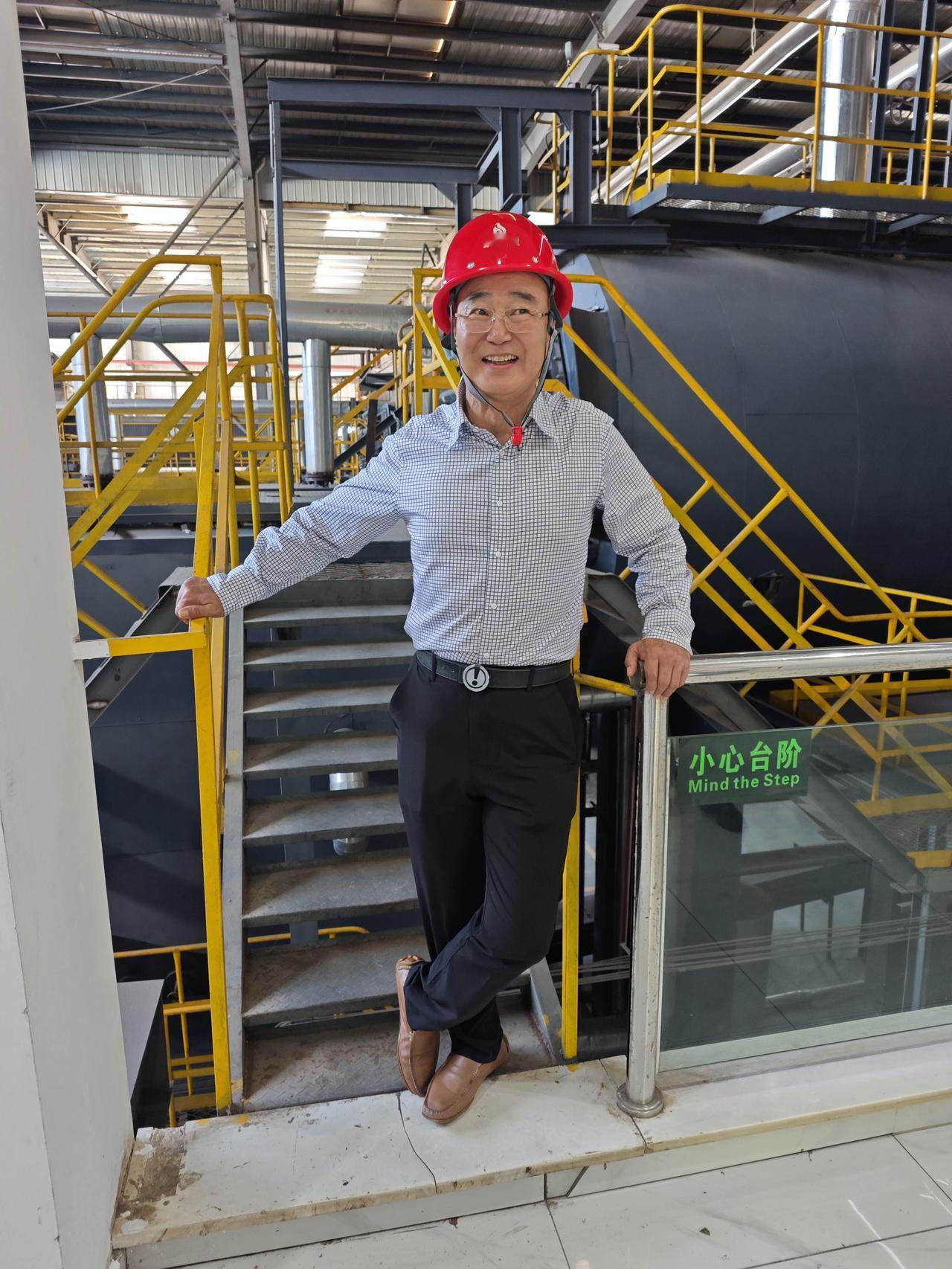 【一直用现金默默为国家做贡献的有哪些人】

生活里总有一群普通人，不曾惊天动地，