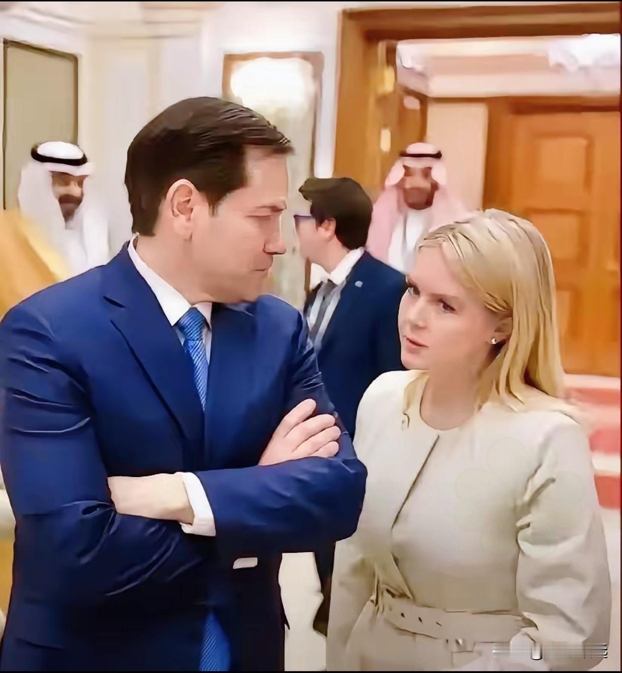 说真心的，在美国那帮政客里，也就卢比奥和卡罗琳算是活明白了。



美国政坛顶级