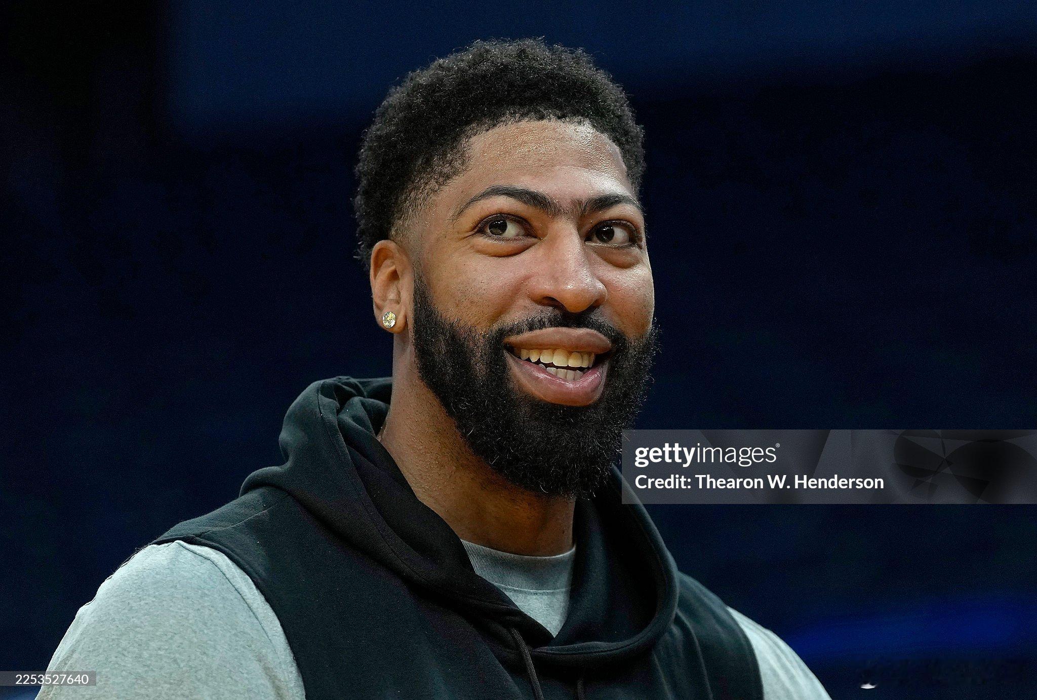 MFFL 基德接受采访。“希望戴维斯不会缺席太久，他的情况正在好转，未来几天我们