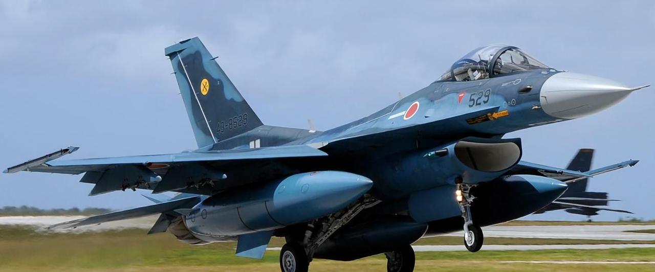 日本F-2战斗机

F-2是日本三菱重工与美国洛克希德·马丁公司合作研制的战斗机