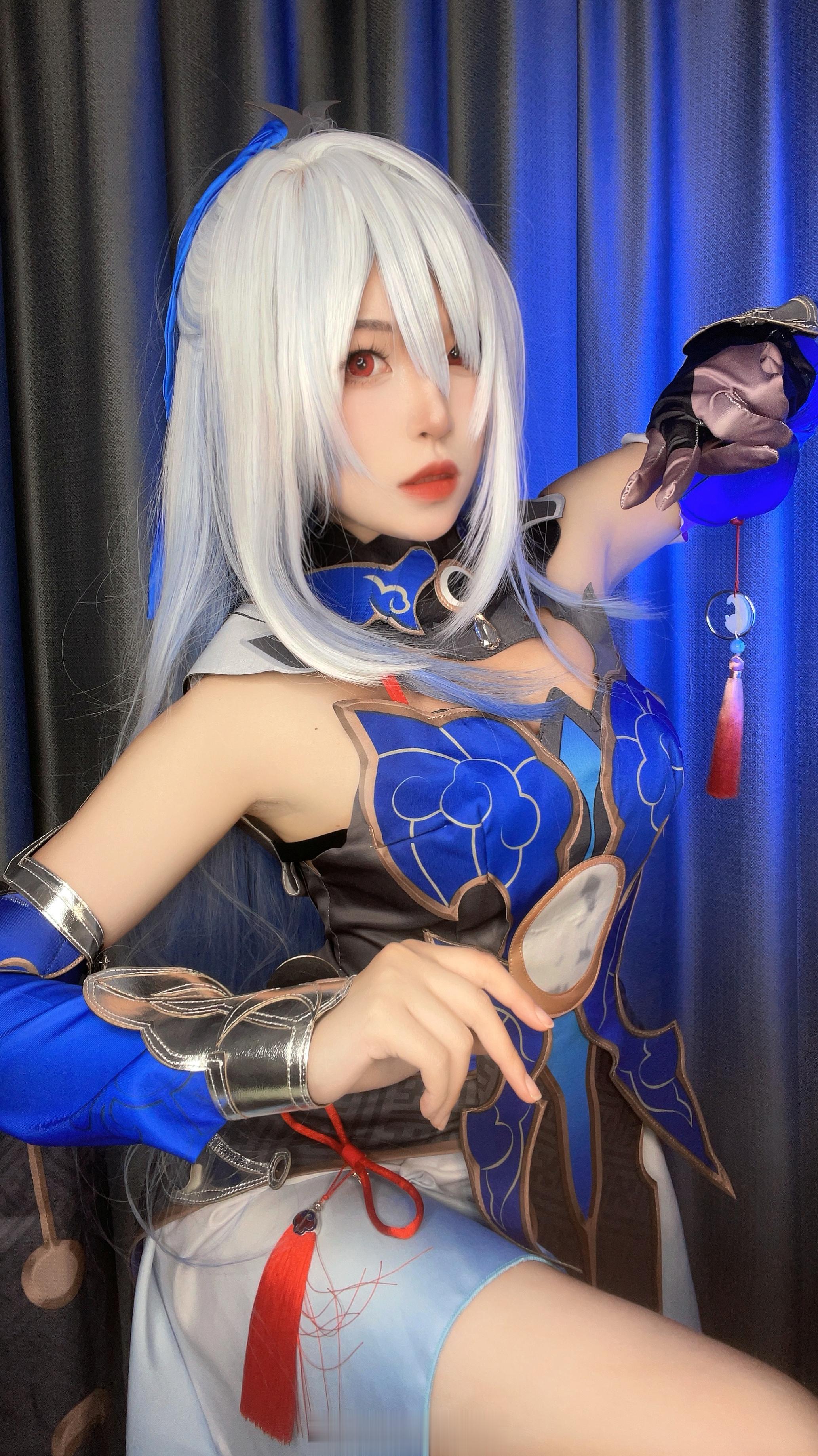 #崩坏星穹铁道##星穹铁道镜流#  镜流大姐姐终于要来了！！新pv尊滴帅爆[爱慕