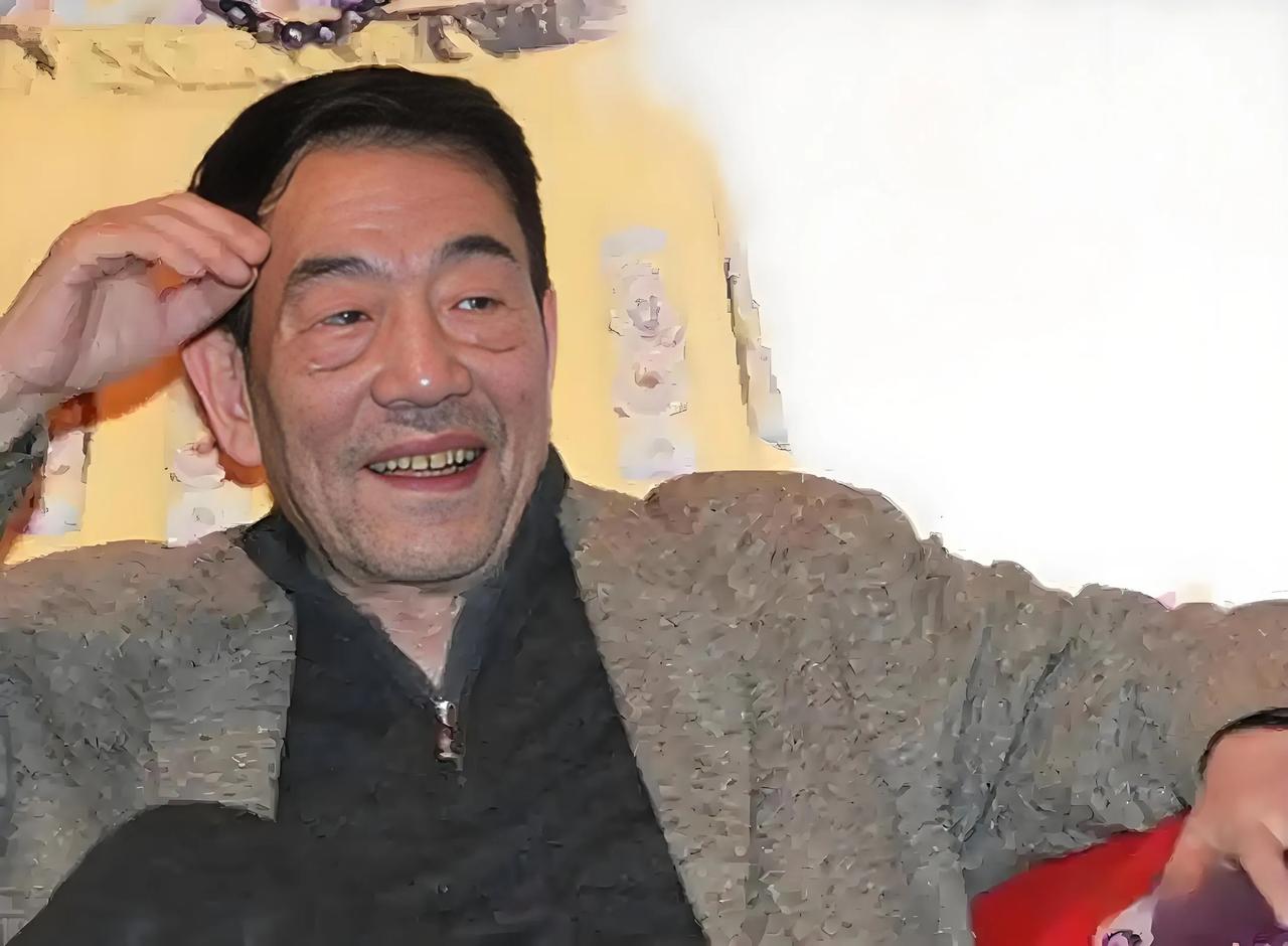 杨少华在相声圈里是出了名的抠门，那是因为家里太穷。后来条件好了，只要有吃饭的场合