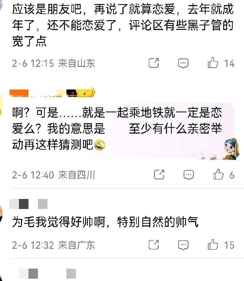全网都看错了。
谢霆锋18岁儿子那个“甜到拉丝”的眼神，根本不是给身边那个女孩的