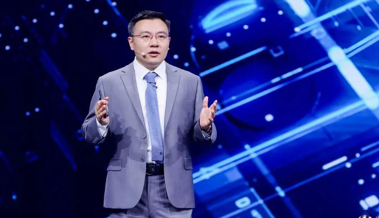 任大首席害怕了，连夜解散微信群，更激怒了几千号付费会员。前几天，有人在任泽平VI