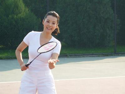 年轻时美丽个性，走到哪都魅力四射，被富豪独宠12年后，对方却转身迎娶了世界冠军张