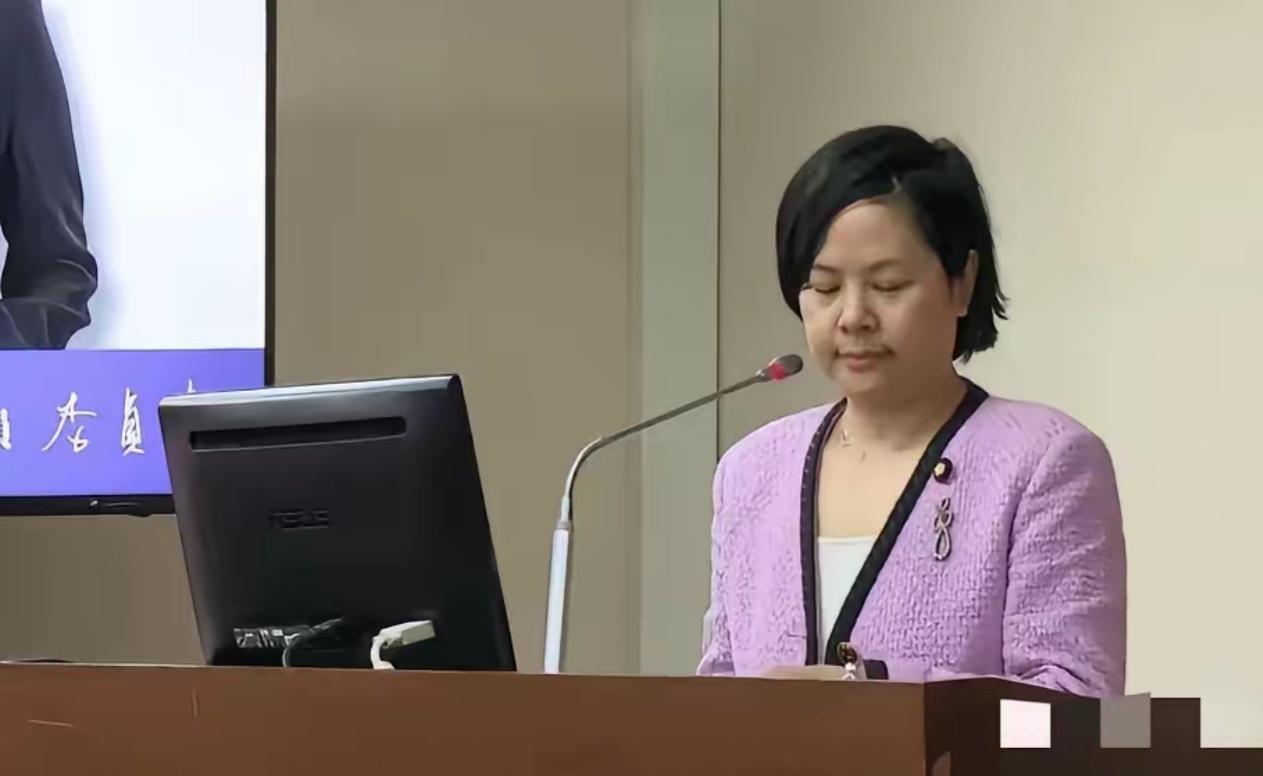 “陆配”在台湾被严重歧视，这“破民代”不当也罢！
        据台媒消息，“