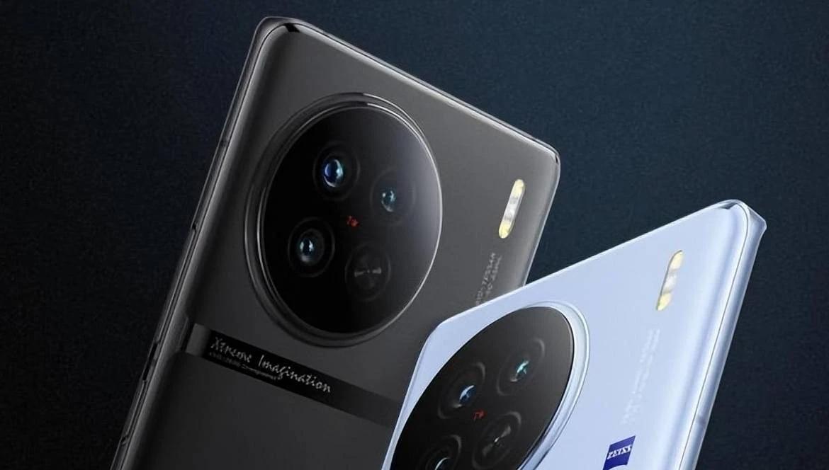 「vivo X100s」从表面上看确实不可能偏离旗舰或者性能旗舰，但是内在的一个