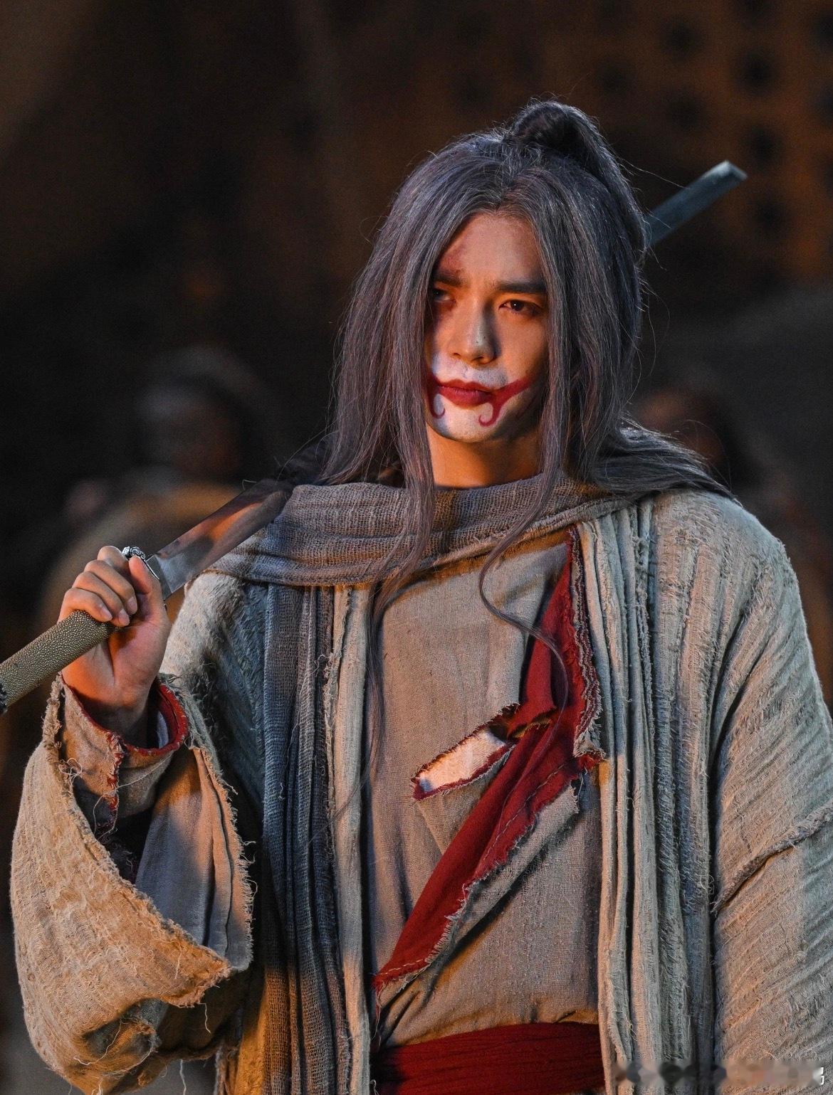 于适这个知世竖很joker 感觉于适真是很百变啊，各种风格都是能够轻松驾驭的存在