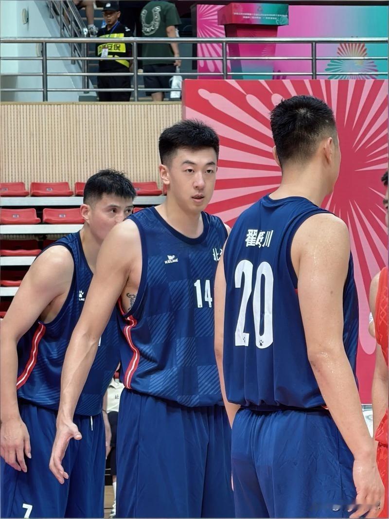 王少杰爆发！全运会北京男篮74：71险胜上海男篮，看看球员数据，谁是赢球功臣？！